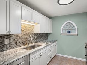 7 Greenbriar Dr 304, North Reading MA 01864