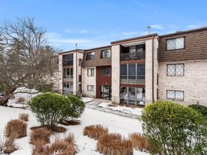 7 Greenbriar Dr 304, North Reading MA 01864