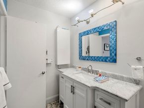 7 Greenbriar Dr 304, North Reading MA 01864