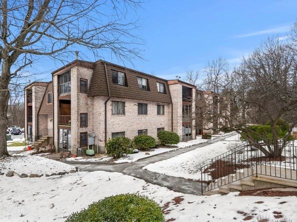 7 Greenbriar Dr 304, North Reading MA 01864