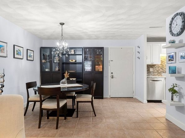 7 Greenbriar Dr 304, North Reading MA 01864