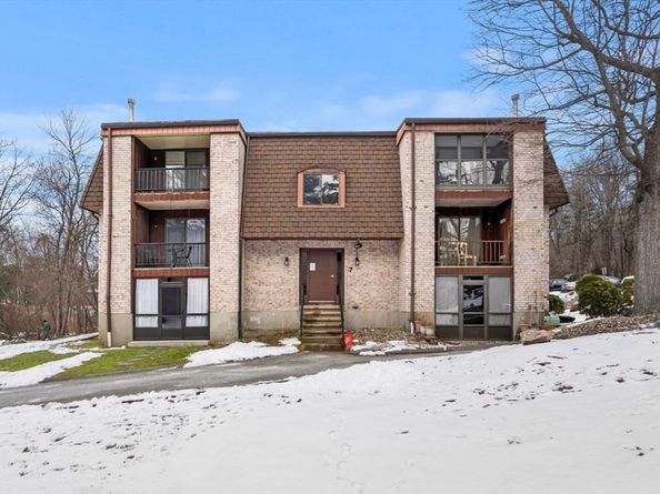 7 Greenbriar Dr 304, North Reading MA 01864