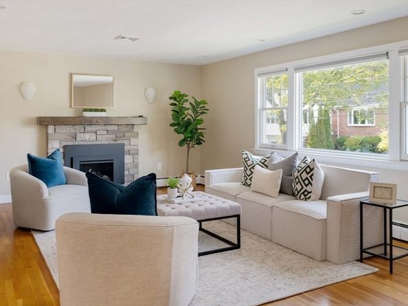 10 Hackensack Ter, Boston MA 02467