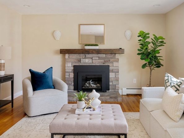10 Hackensack Ter, Boston MA 02467