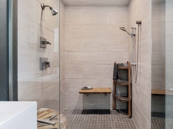 10 Hackensack Ter, Boston MA 02467