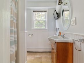 10 Hackensack Ter, Boston MA 02467
