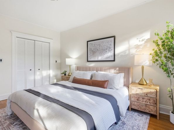 10 Bradford Ter 5, Brookline MA 02446
