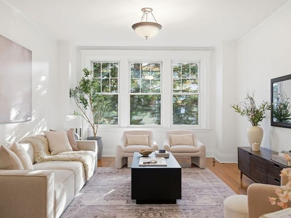 10 Bradford Ter 5, Brookline MA 02446