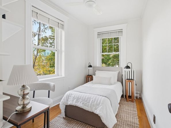 10 Bradford Ter 5, Brookline MA 02446
