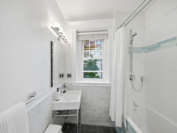 10 Bradford Ter 5, Brookline MA 02446