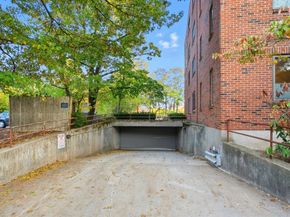 10 Bradford Ter 5, Brookline MA 02446