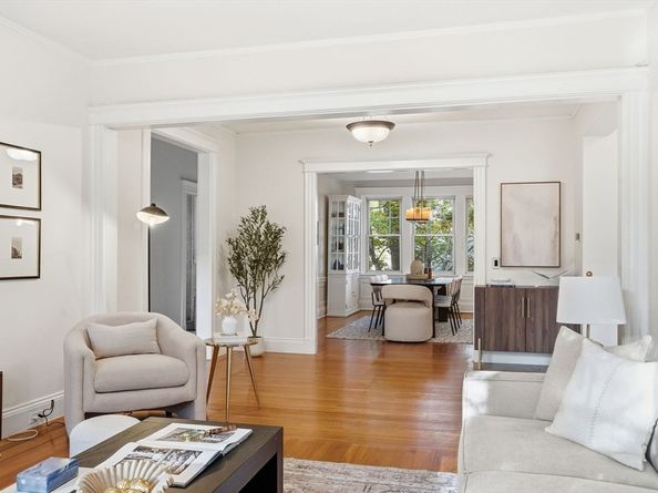 10 Bradford Ter 5, Brookline MA 02446