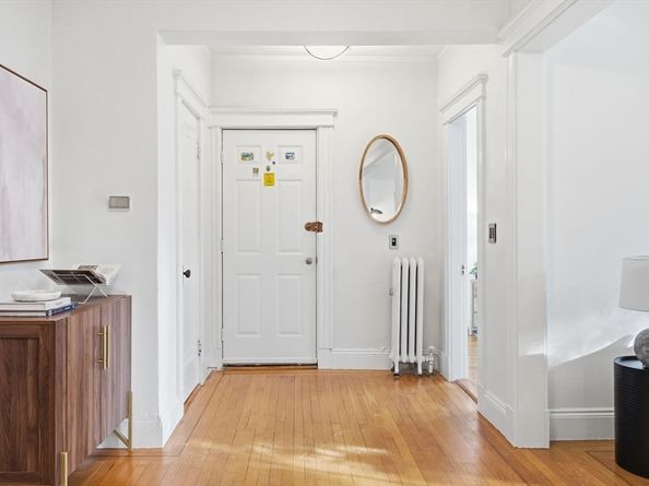 10 Bradford Ter 5, Brookline MA 02446