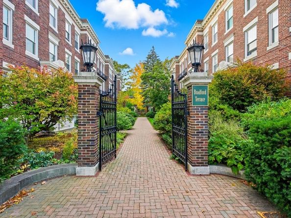 10 Bradford Ter 5, Brookline MA 02446