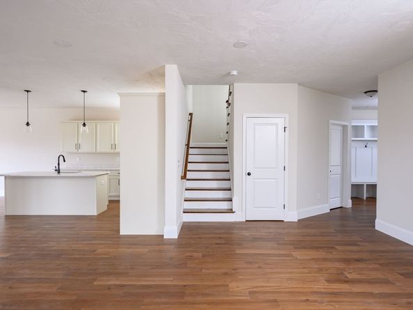 44 Metacomet Road 44, West Bridgewater MA 02379