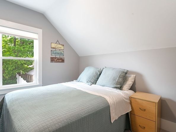 18 Harding Ter, Dedham MA 02026