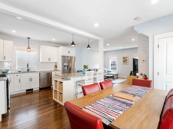 18 Harding Ter, Dedham MA 02026