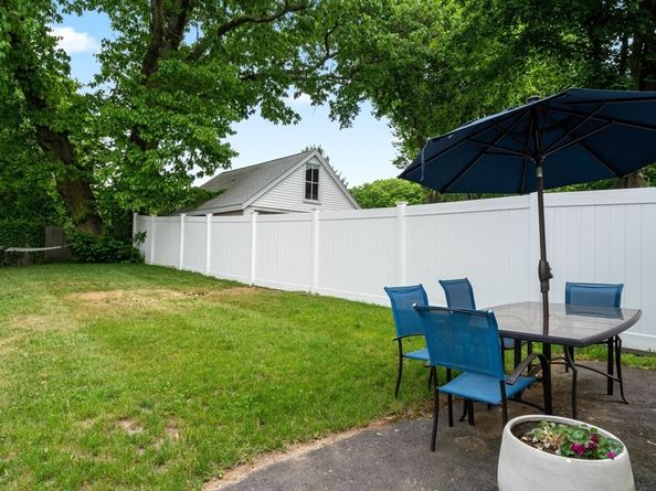 18 Harding Ter, Dedham MA 02026