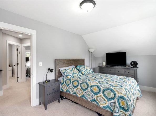 18 Harding Ter, Dedham MA 02026