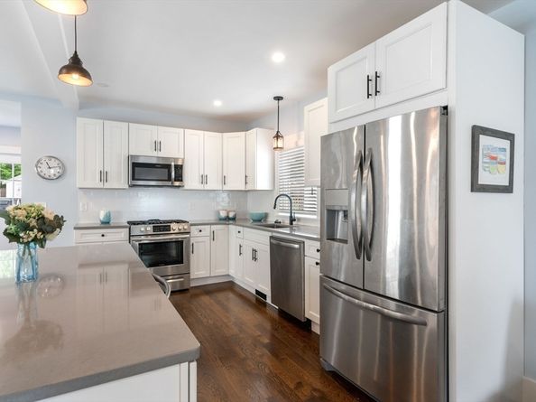 18 Harding Ter, Dedham MA 02026