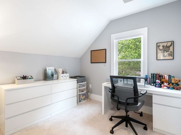 18 Harding Ter, Dedham MA 02026