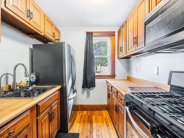 208 Fifth St, Leominster MA 01453