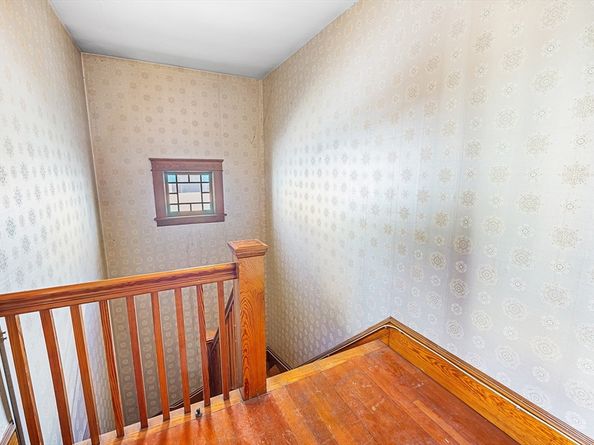 208 Fifth St, Leominster MA 01453