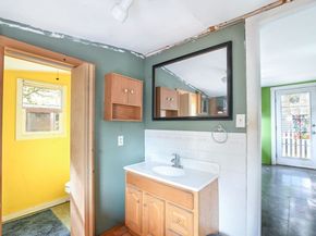 8 Weston Ave, Wareham MA 02571