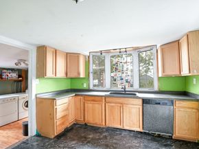8 Weston Ave, Wareham MA 02571