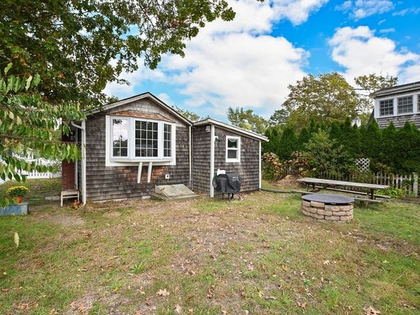 8 Weston Ave, Wareham MA 02571