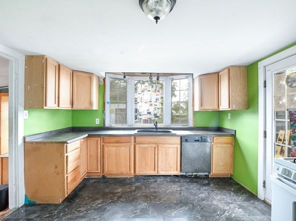8 Weston Ave, Wareham MA 02571
