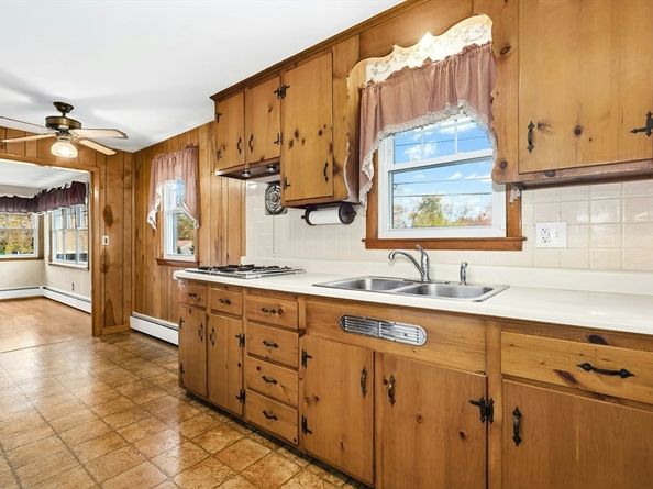 10 Leslie Lane, Millbury MA 01527