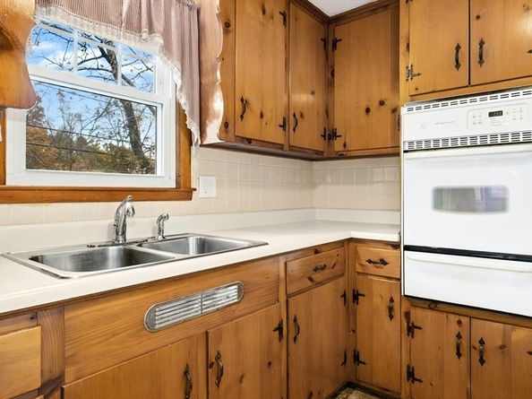 10 Leslie Lane, Millbury MA 01527