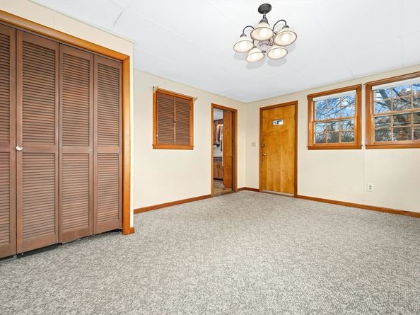10 Leslie Lane, Millbury MA 01527