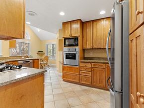7 Wainwright Rd 118, Winchester MA 01890