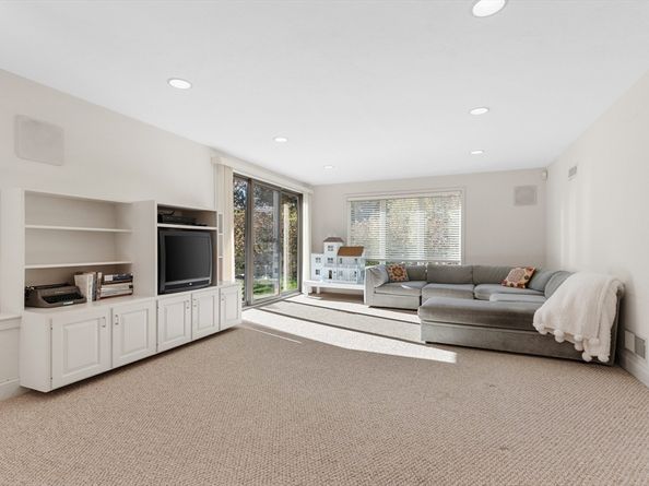 7 Wainwright Rd 118, Winchester MA 01890