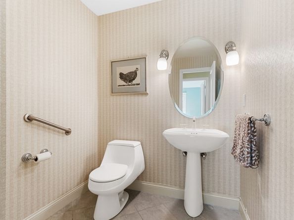 7 Wainwright Rd 118, Winchester MA 01890