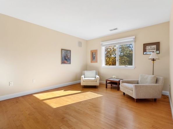 7 Wainwright Rd 118, Winchester MA 01890
