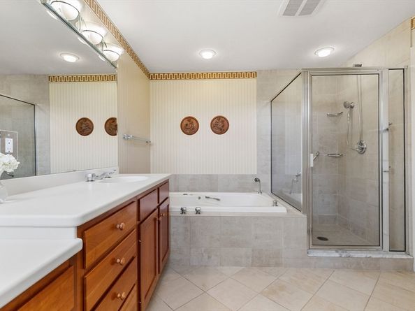 7 Wainwright Rd 118, Winchester MA 01890