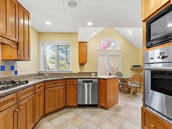 7 Wainwright Rd 118, Winchester MA 01890