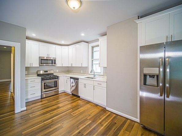 428 Saratoga St, Boston MA 02128