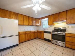 17 Plymouth Rd, Peabody MA 01960