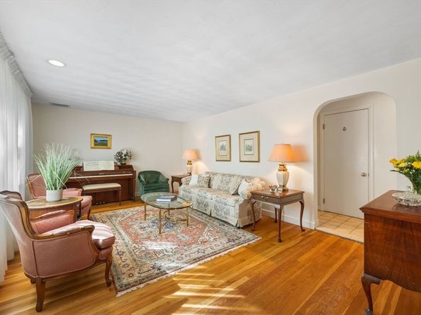 20 Lansdowne Road, Arlington MA 02474