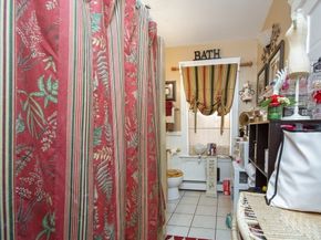 78 Harlem St, Worcester MA 01610