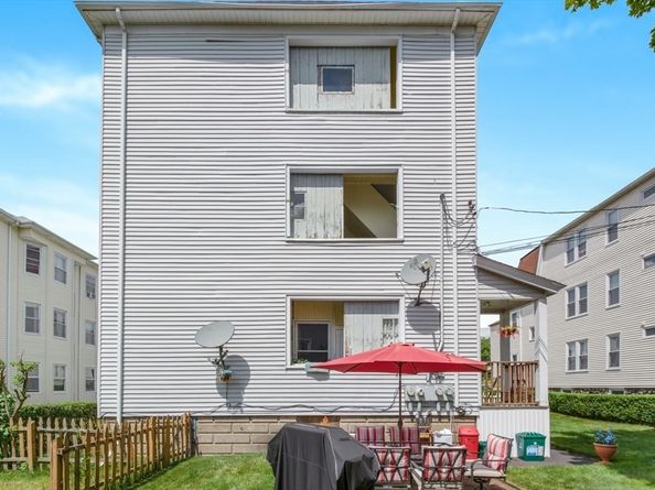 78 Harlem St, Worcester MA 01610