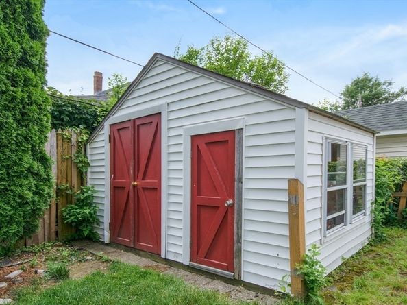 78 Harlem St, Worcester MA 01610
