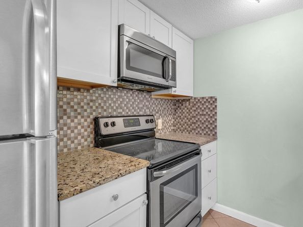 20 Rockland House Rd 203, Hull MA 02045