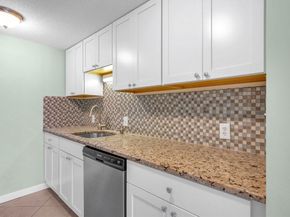 20 Rockland House Rd 203, Hull MA 02045