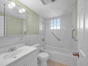 20 Rockland House Rd 203, Hull MA 02045