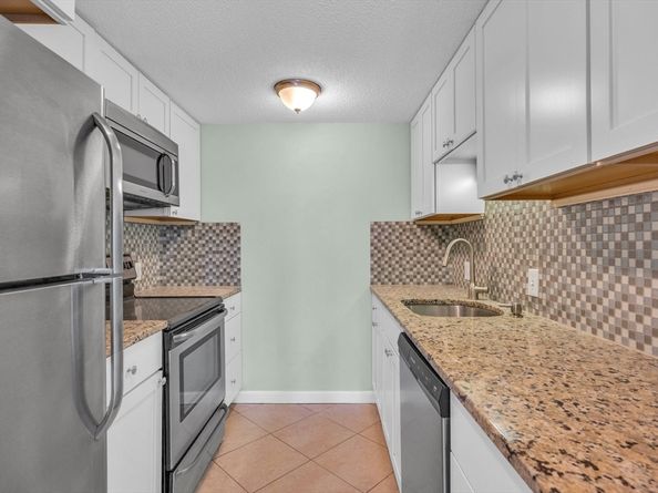 20 Rockland House Rd 203, Hull MA 02045